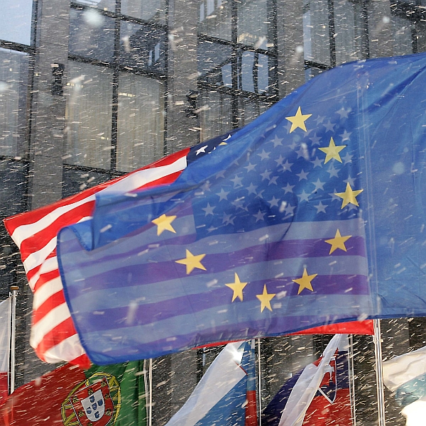 Vlaggen EU en VS